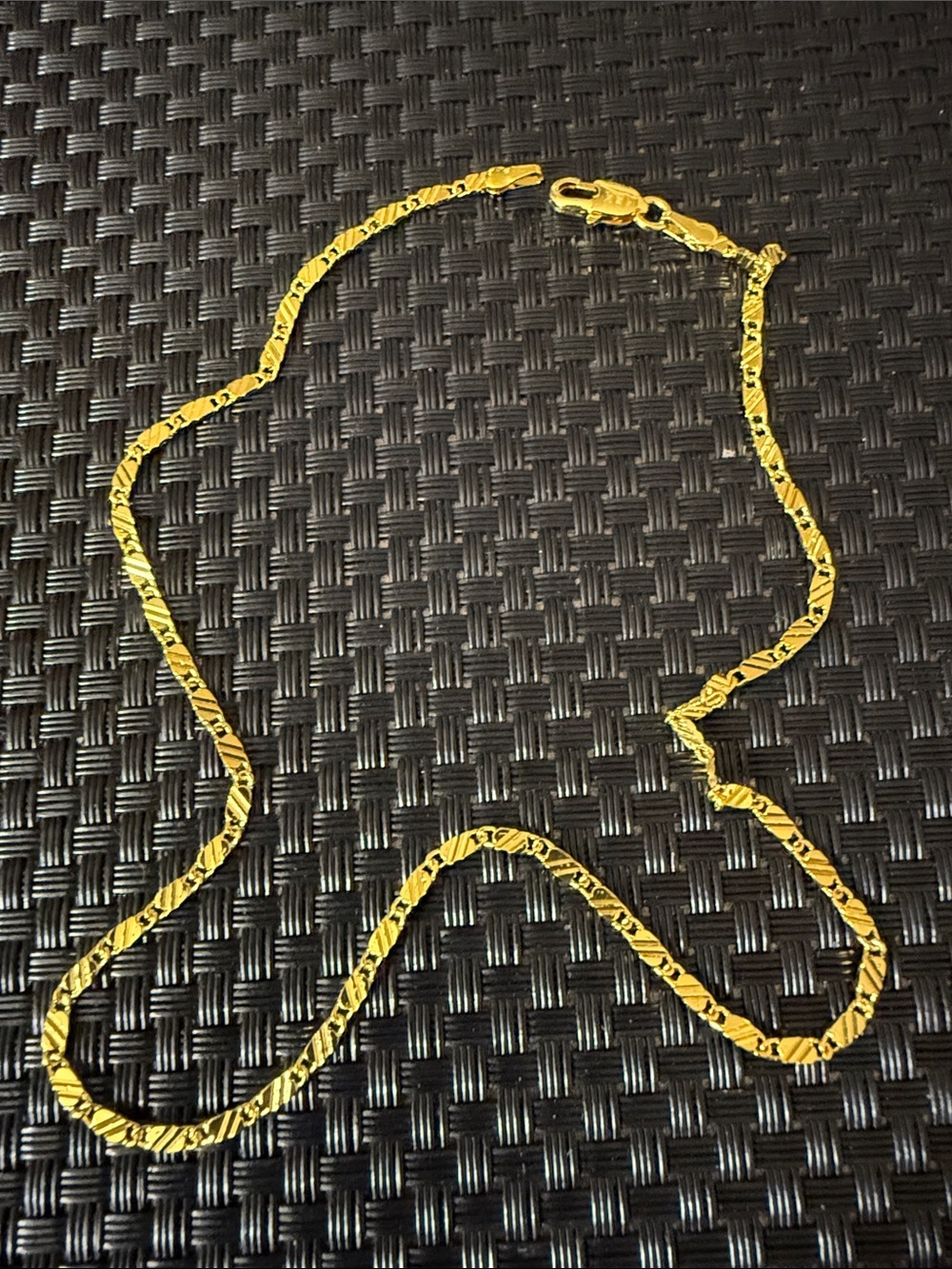 Gold-Colored Reptile Accessory Chain - Unbranded